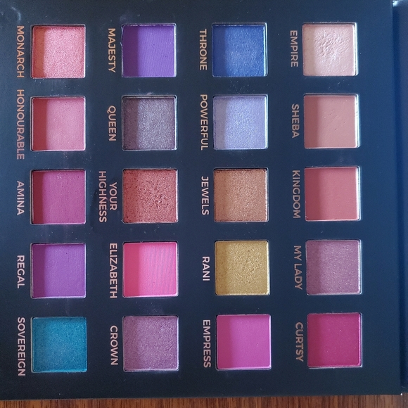 The queen eyeshadow palette - Picture 3 of 3